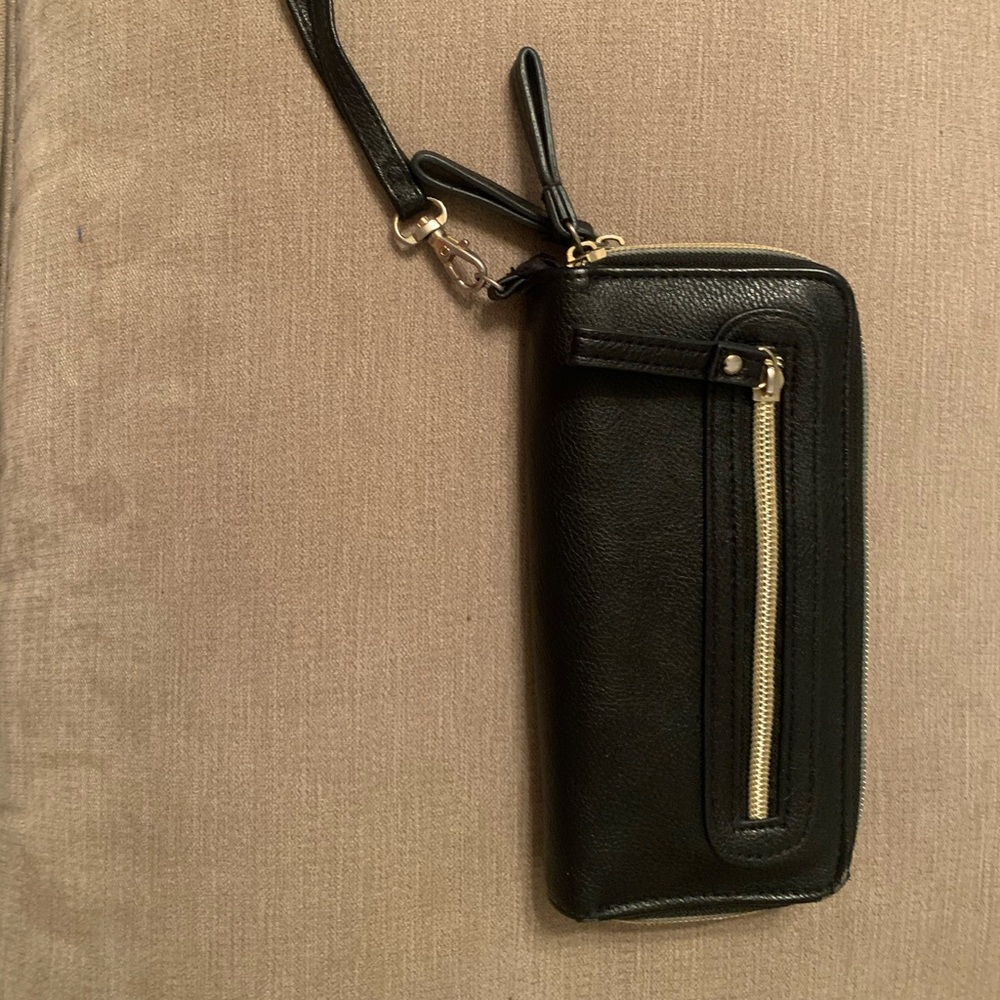 Black wristlet